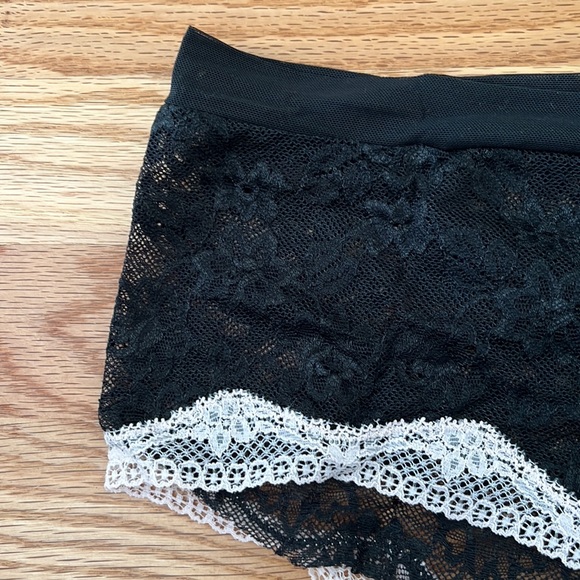Daisy Fuentes Intimates & Sleepwear Daisy Fuentes Lace Boyshort